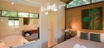 Merribrook Lakeview Retreat Villa with deep double bath