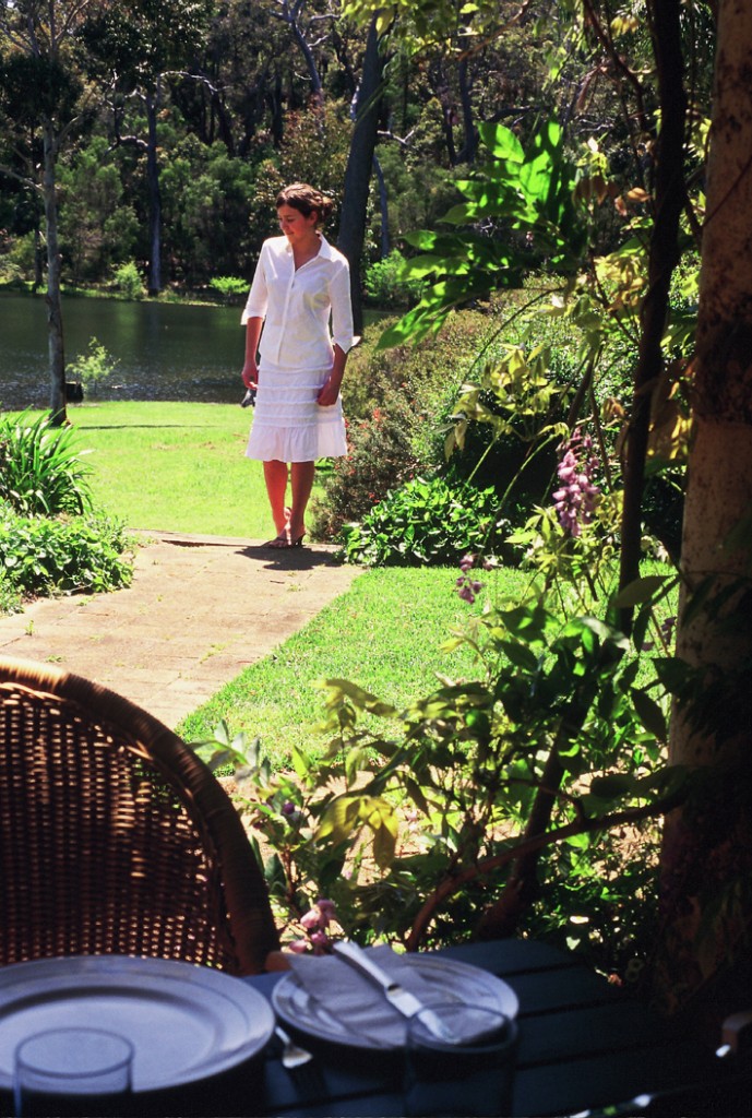 2cWOMAN IN GARDEN